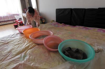 枣强楼上漏水，住户失联，小区没物管，业主维权难！律师来支招……